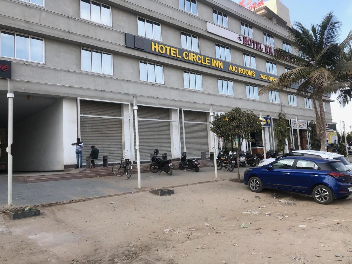 Hotel Circle Inn Ахмедабад Экстерьер фото