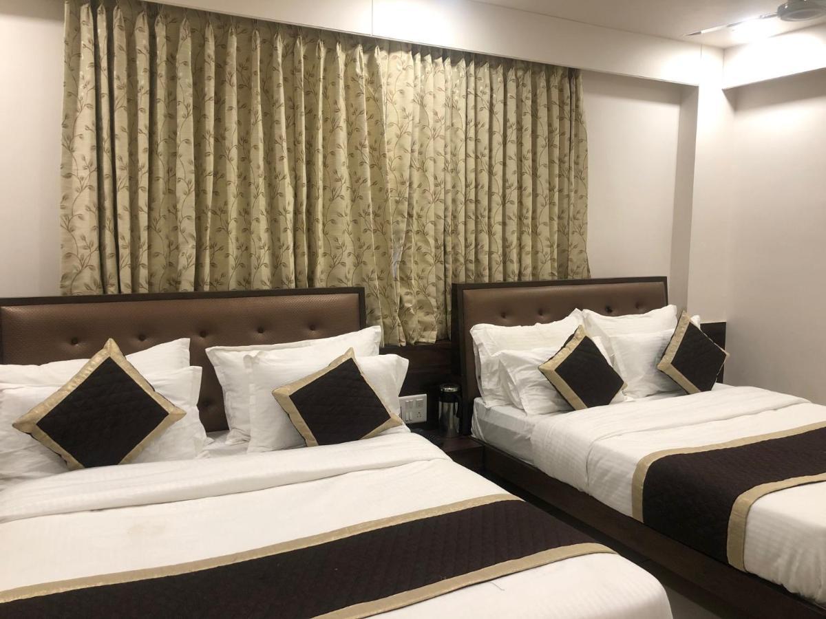 Hotel Circle Inn Ахмедабад Экстерьер фото